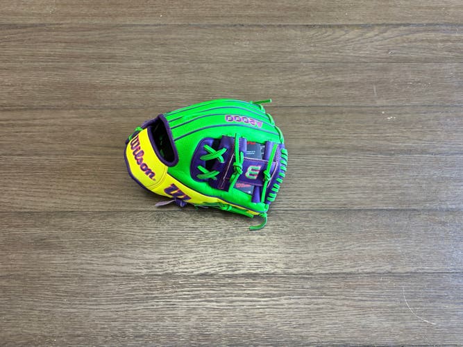 New Wilson A2000 1975 11.75" I Web