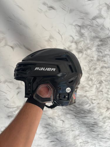 Small Bauer Re-Akt 155 Helmet (Used)
