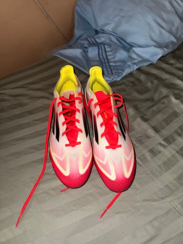 Red Unisex Size M 10.0 (W 11.0) Adidas F50 pro Turf Cleats Cleats (Used)