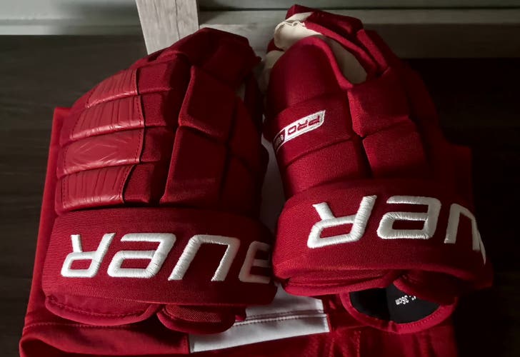 Patrick Kane Detroit Red Wings Bauer Pro Series Gloves 14" Pro Stock (New)