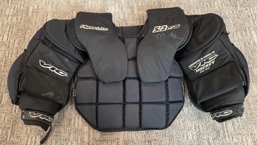 Medium Vic HyperLite Chest Protector (Used)
