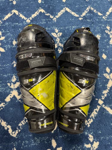 Junior Bauer Supreme 3S 11 Shin Pads (Used)