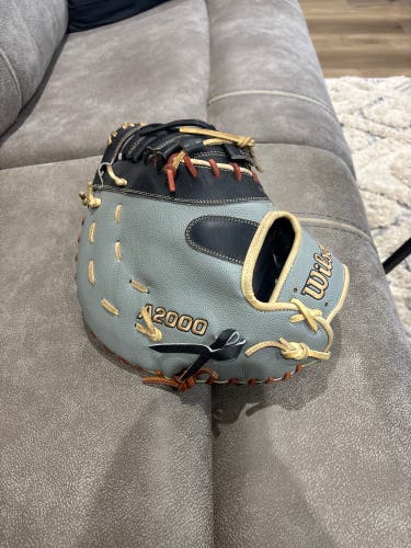 Wilson A2000 RH First Base Baseball Glove 12.5" (Used)