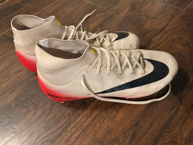 White Men's Size M 8.5 (W 9.5) Nike Mercurial Superfly Molded Cleats Cleats (Used)