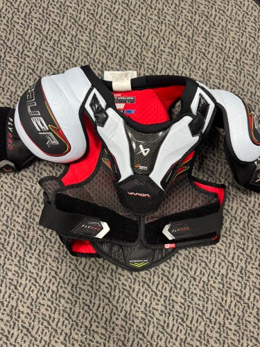 Medium Intermediate Bauer Vapor Flypro Shoulder Pads (New)