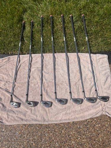 Men's Wilson 9 Iron Right Handed Regular Flex Steel Shaft (New)