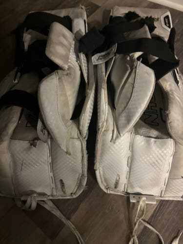 32" Vaughn SLR4 Goalie Leg Pads (Used)