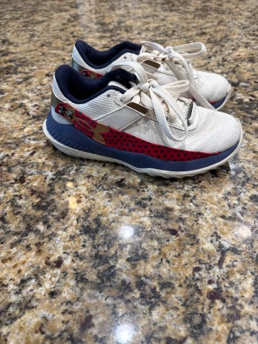 Blue Men's 2.5Y (Big Kids / Youth) Youth Under Armour Yard Turf Shoes (Used)