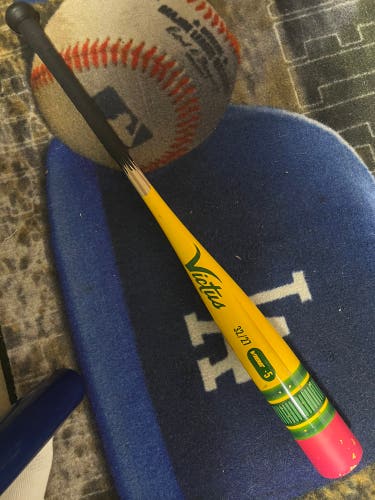 Victus Vibe Pencil BBCOR Bat. 32”/27oz
Alloy Hybrid -5 drop 
(2 3/4)