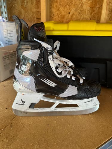 2023 Bauer Vapor Hyperlite 2 Hockey Skates Wide Width 7.5 (Used)