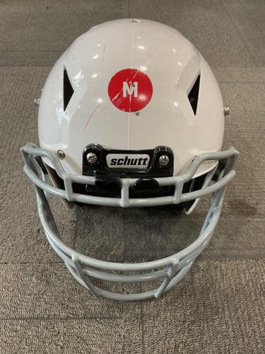 Used Schutt Vengeance A11 Youth Fb Helmet White Md 11614-s000233444