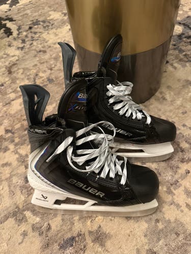 White/Blue 2025 Bauer Vapor Flylite Hockey Skates 8 (New)