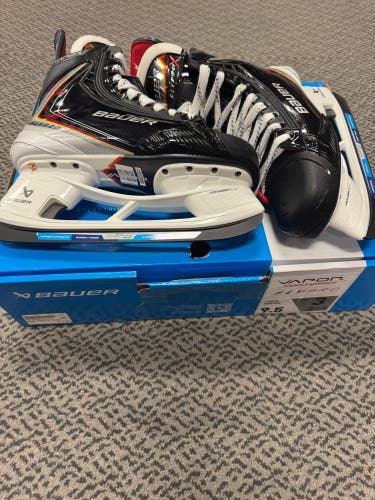 Bauer Vapor Flypro Hockey Skates 9.5 (New) Fit 3