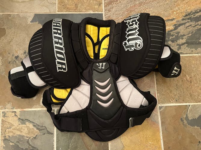 Warrior Hustler Shoulder Pads - used - Junior Large