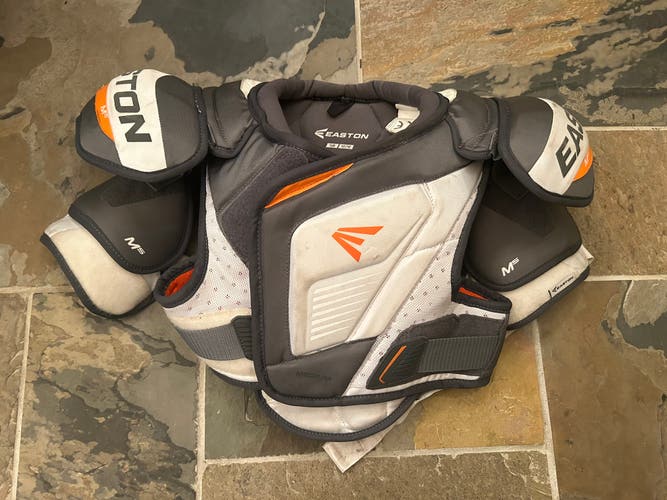 Medium Senior Easton Mako M5 Shoulder Pads (Used)