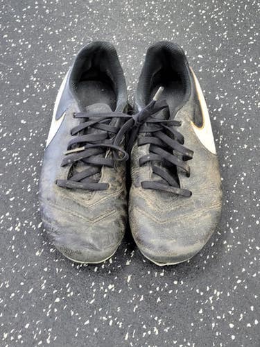 Used Nike Tiempo Soccer Cleats Black Junior 01 11849-s000039241