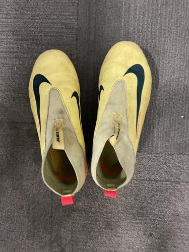 Used Nike Soccer Cleats Yellow Junior 04 11614-s000236850