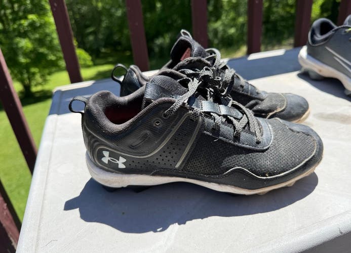 Black Women's Size M 6.5 (W 7.5) Under Armour Low Top Molded Cleats (Used)