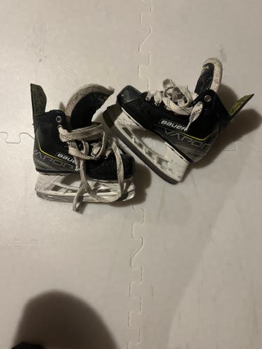 Used Youth Bauer Vapor 3X Hockey Skates Regular Width 11.5