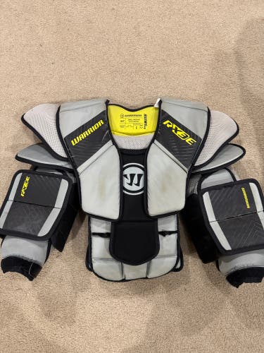 Small / Medium Warrior Ritual RX3 E Goalie Chest Protector (Used)