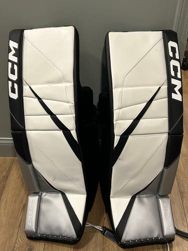 35" CCM Extreme Flex E6.9 Goalie Leg Pads (Used)