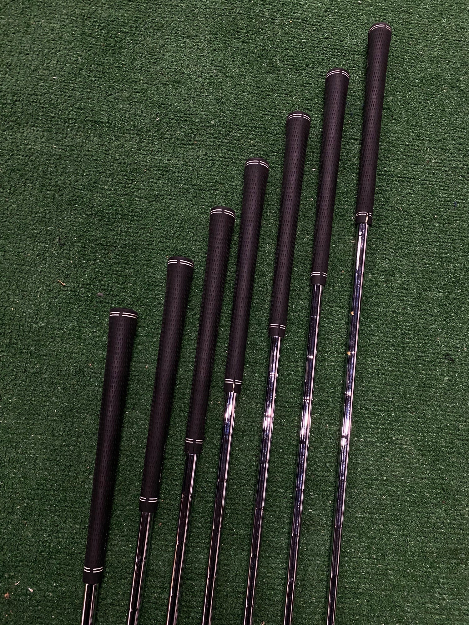 TaylorMade 2011 Tour Preferred MB Iron Set Right Handed | Stiff