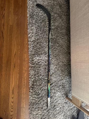 Senior Bauer Proto-R Right Handed Hockey Stick P92 77 Flex (Used)
