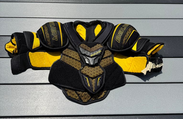 Men's Small Senior Bauer Supreme TotalOne MX3 Shoulder Pads (Used)