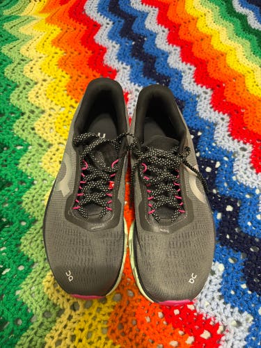 On Running Women’s Running Shoes Size 8.5 – Worn 5x – Like New