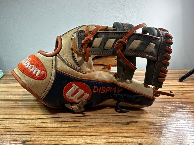 Wilson A2000 RH Baseball Glove 11.5" (Used)