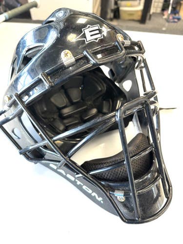 Used Easton 7 1 8 - 7 7 8 Catchers Helmet W Mask Black One Size 11860-s000310223