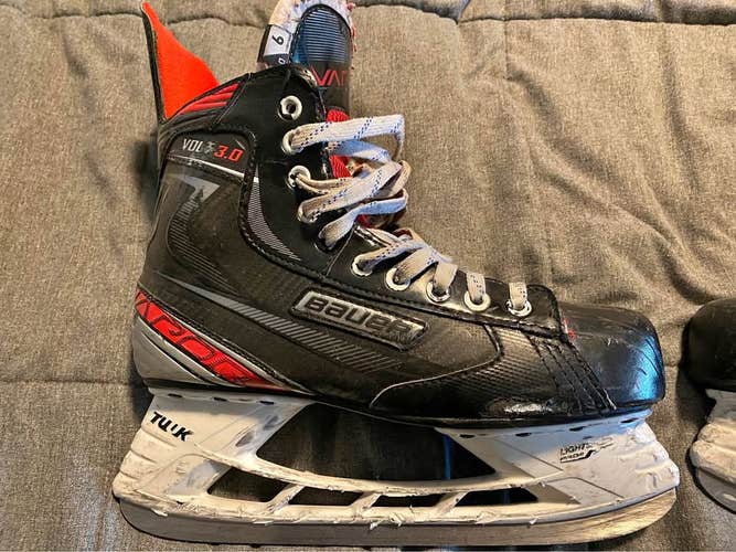 Bauer Vapor VOLT Hockey Skates Senior 9