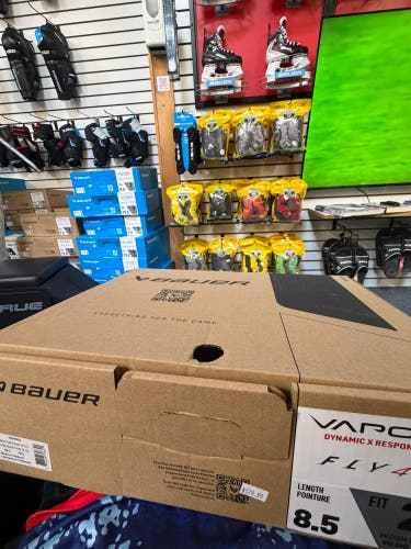 Black 2021 Bauer Vapor Hockey Skates Wide Width 8.5 (New)