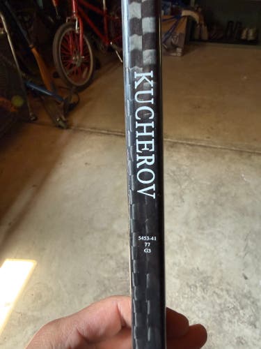 Senior Bauer Vapor Hyperlite Nikita Kucherov Pro Stock Hockey Stick P28M 77 Flex (Used)