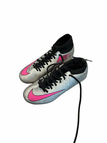 Used Nike Soccer Cleats Grey Junior 04.5 11682-s000134020