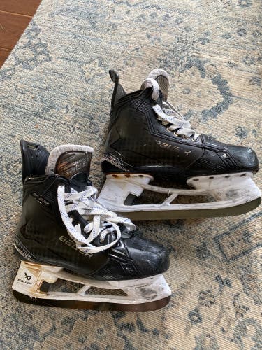 Black 2024 Bauer Supreme Shadow Hockey Skates Pro Stock 9 (Used)