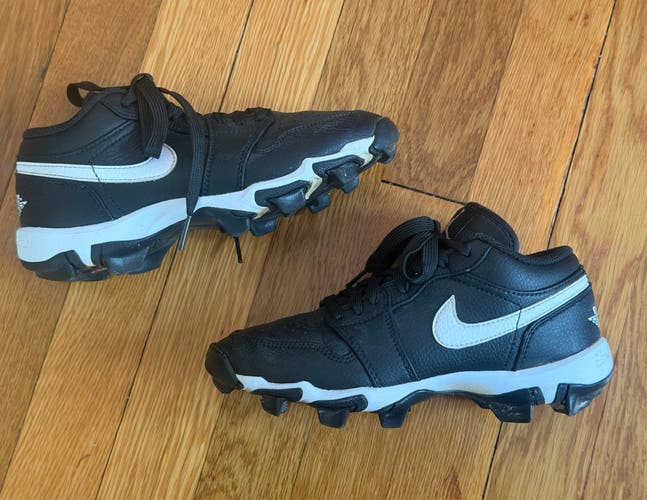 Black Unisex 3Y (Big Kids / Youth) Youth Air Jordan Molded Cleats Cleats (Used)