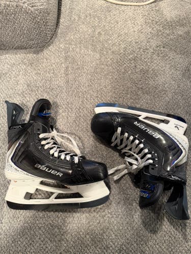 2025 Bauer Vapor Flylite Hockey Skates Regular Width 8.5 (Used)