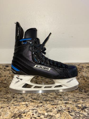 Black Bauer Nexus 1N Hockey Skates Regular Width Size 9 (Used)