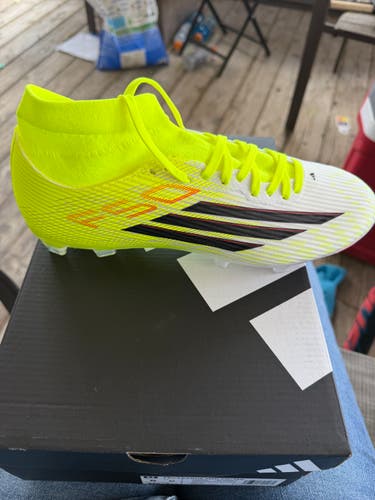 Yellow Unisex Size M 8.0 (W 9.0) Adidas Cleats (New)