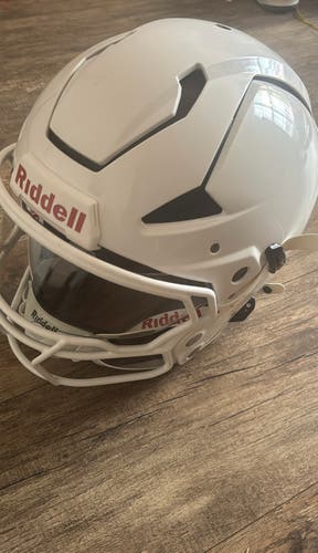 White Adult Large Riddell Axiom Helmet (New)
