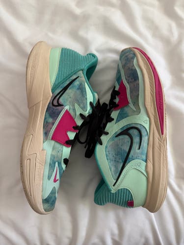 Men's Size M 8.5 (W 9.5) Nike Shoes (Used)