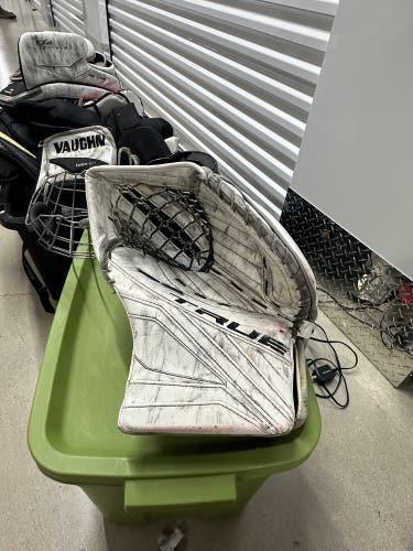 True l12.2 Goalie Glove