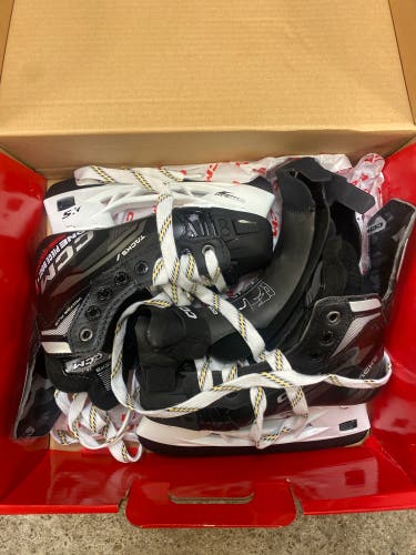 NEW CCM Tacks Vector Plus 13.5Y-1.5 Adjustable Hockey Skates