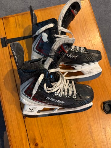 2025 Bauer Vapor Fly40 Hockey Skates Narrow Width 6 (Used)