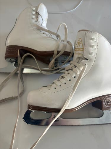 Jackson Ultima Mystique Figure Skates B Junior 1 (Used)