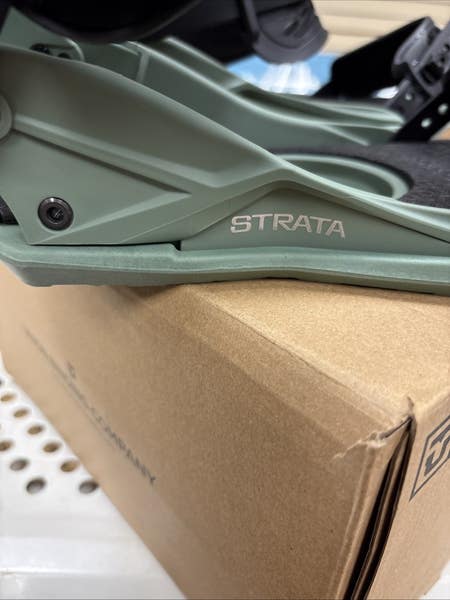 Union Strata Men's Size Medium Snowboard Bindings NEW 25/26 (Color