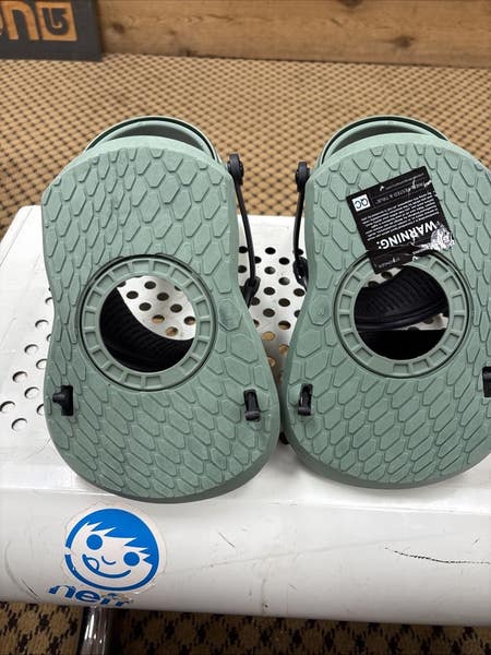 Union Strata Men's Size Medium Snowboard Bindings NEW 25/26 (Color