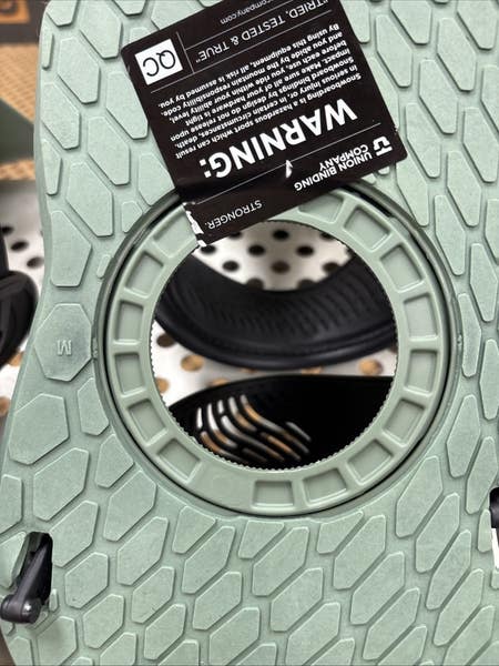 Union Strata Men's Size Medium Snowboard Bindings NEW 25/26 (Color