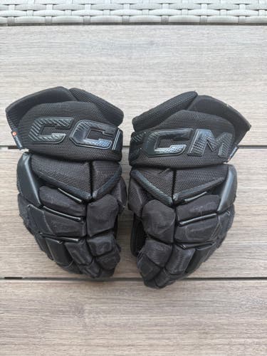 CCM JetSpeed Black FT8 Pro Gloves 12" (Used)